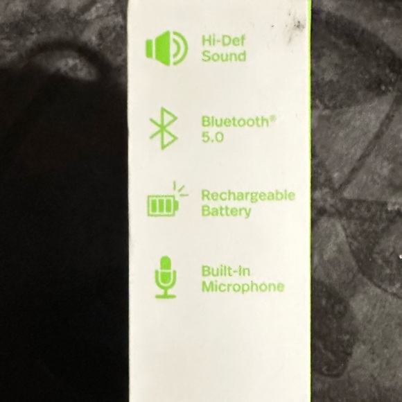 Polaroid True Wireless Neon Earbuds - Picture 6 of 6